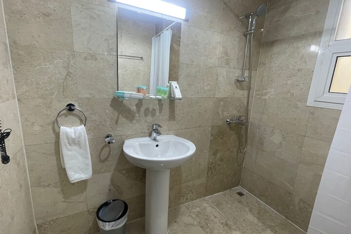 Room 15 of 18