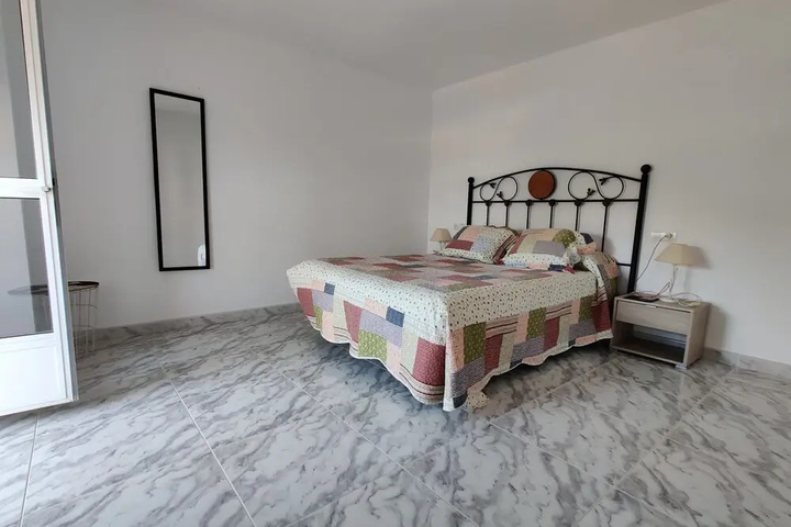Room 5 of 8