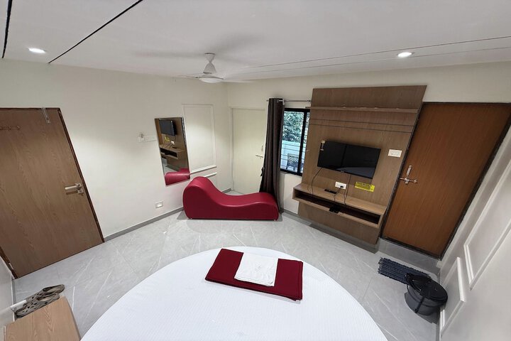 Room 13 of 17