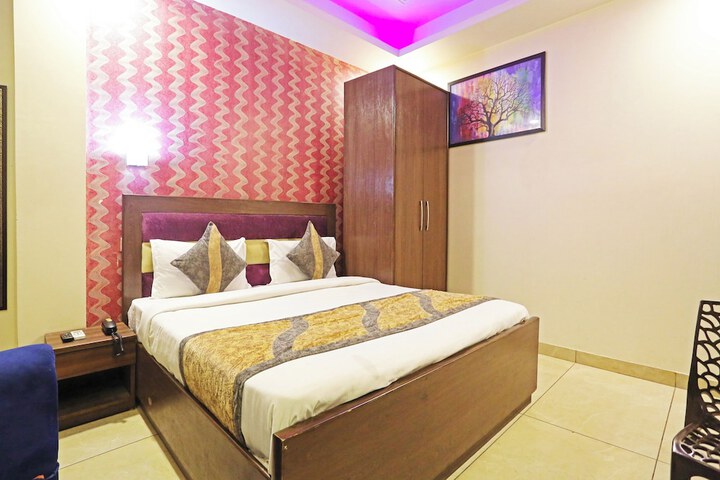 Room 35 of 63