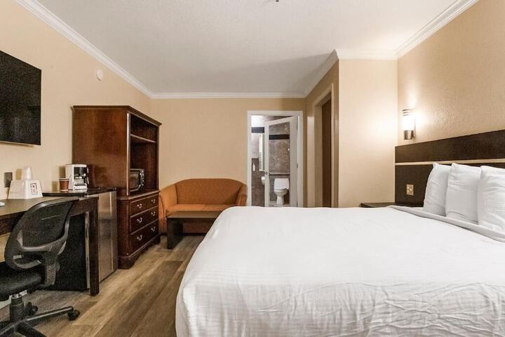 2 Queen Beds (17 of 20)
