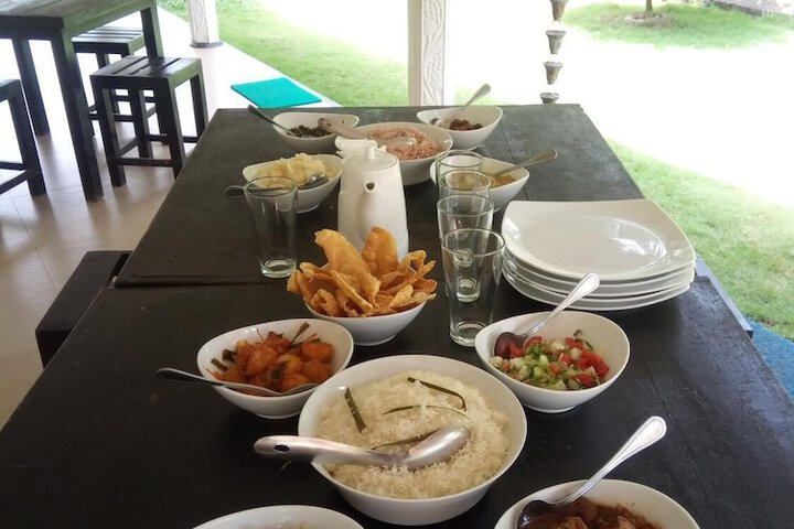 Dining 8 of 25