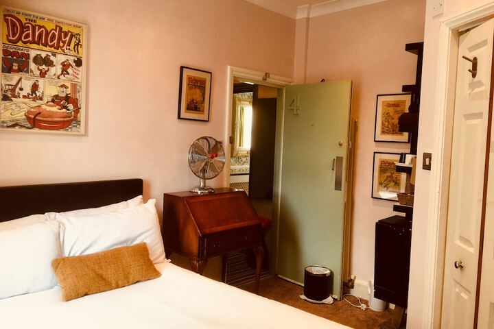 Room 30 of 42