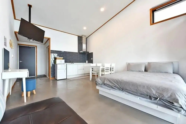 Room 5 of 14