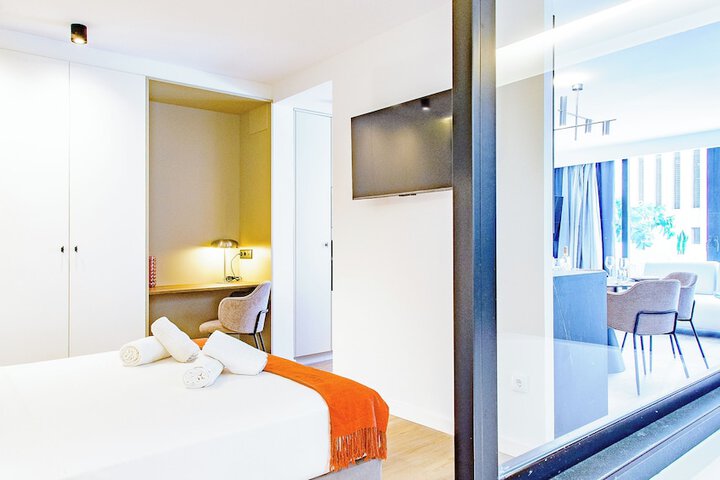 Room 2 of 32