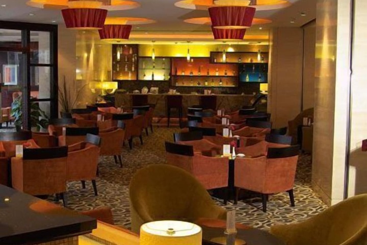 Lounge 16 of 22