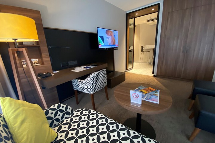 Room 6 of 20