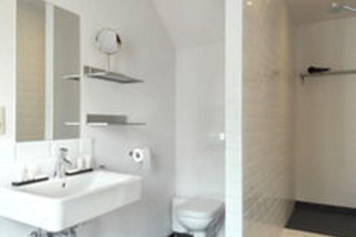 Room 2 of 27