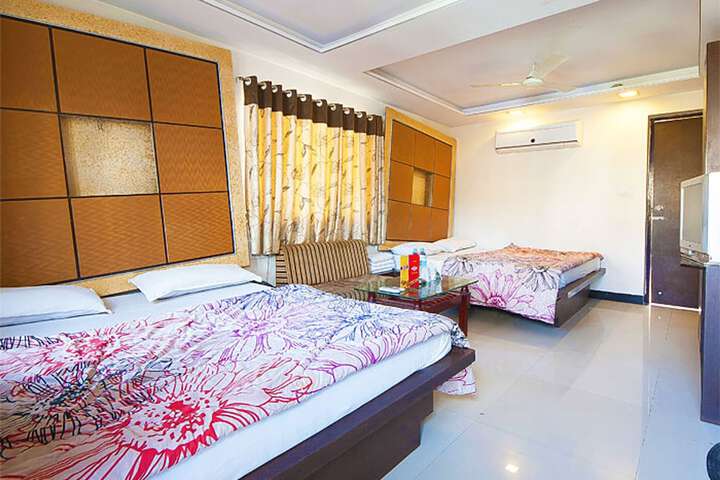 Room 6 of 43