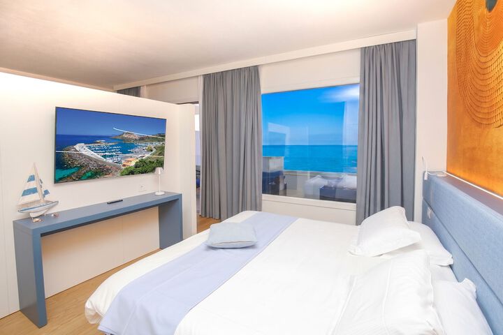 Room 54 of 221