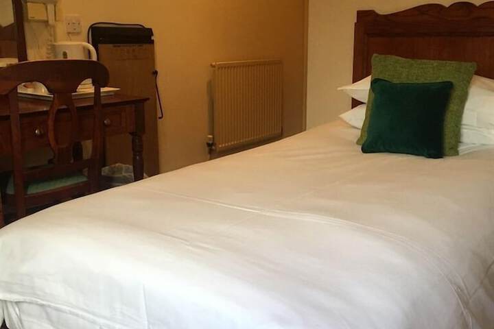 Room 4 of 9