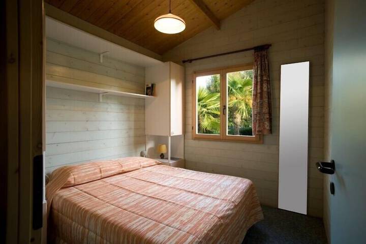 Room 10 of 42