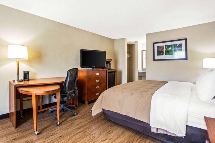 1 King Bed (9 of 18)