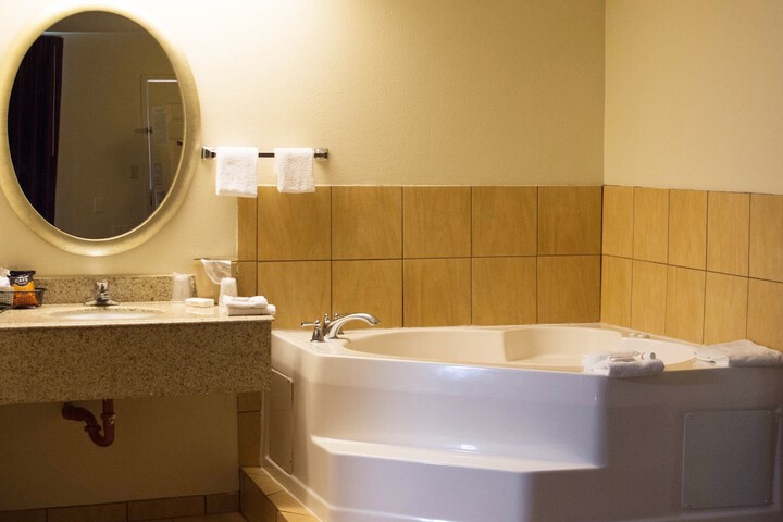 Jetted tub
