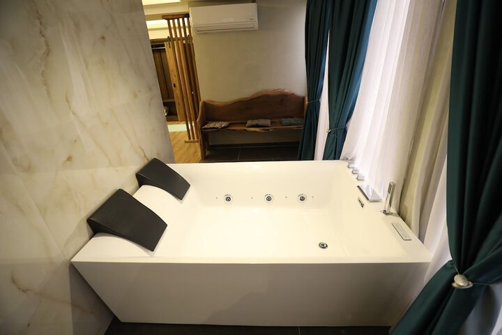 Room 53 of 86