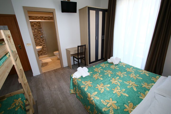 Room 10 of 119