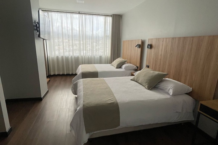Room 13 of 34