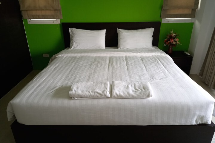Room 32 of 94