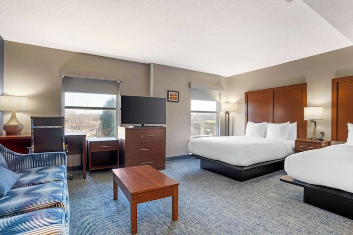 1 King Bed Suite (3 of 21)