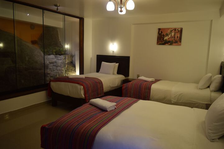 Room 9 of 37