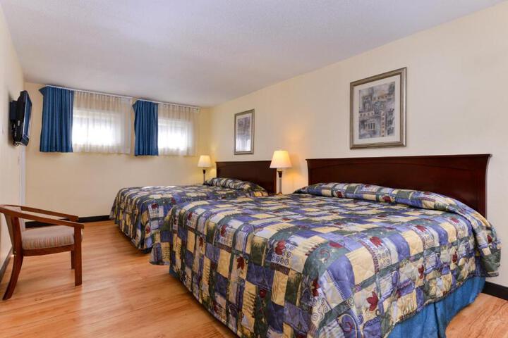 1 King Bed Suite (1 of 9)