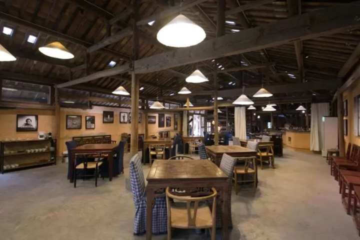 Dining 10 of 11