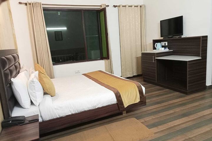 Room 7 of 10