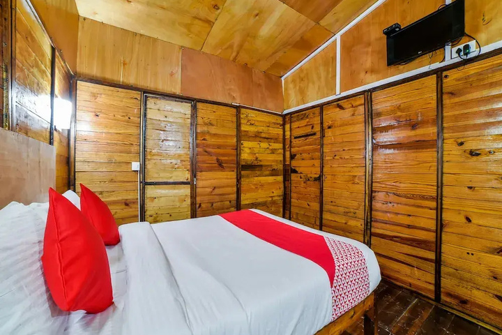 Room 4 of 10