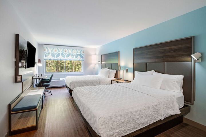 2 Queen Beds (2 of 9)