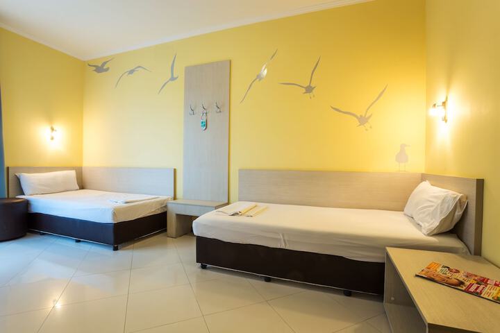 Room 14 of 76