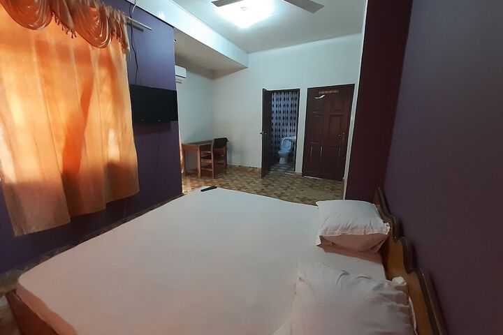 Room 2 of 11