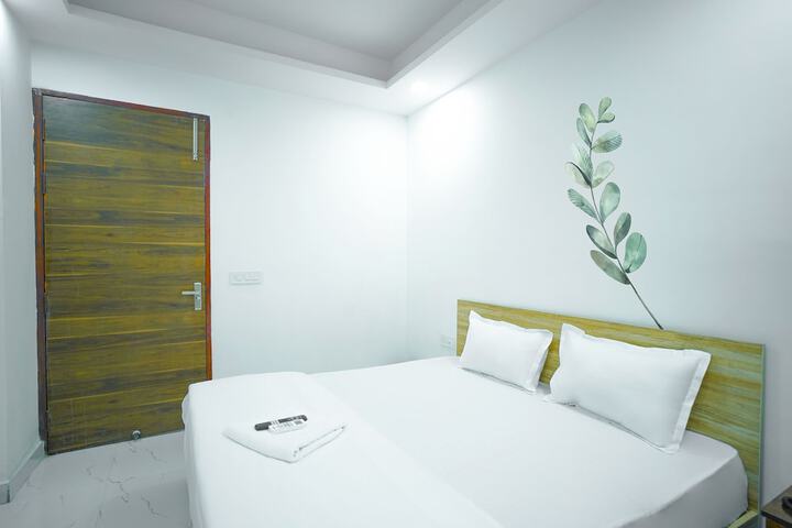 Room 11 of 27