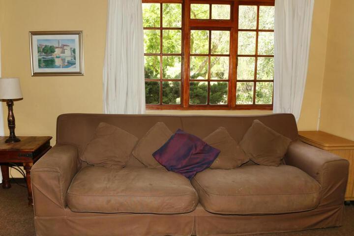 Lounge 26 of 50
