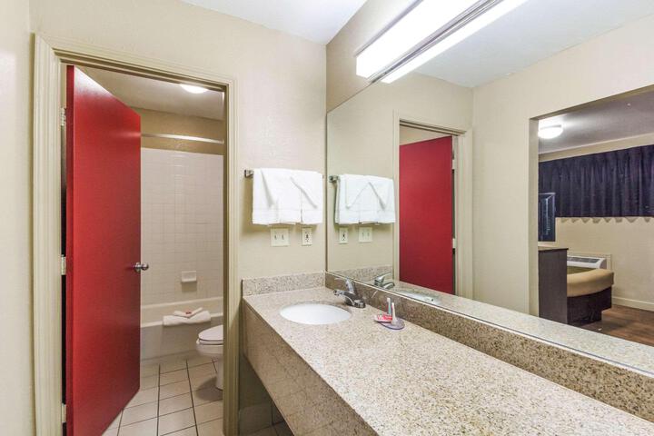 Standard Room, King or Two Doubles (8 of 24)