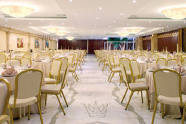 Ballroom/Hall 10 of 32