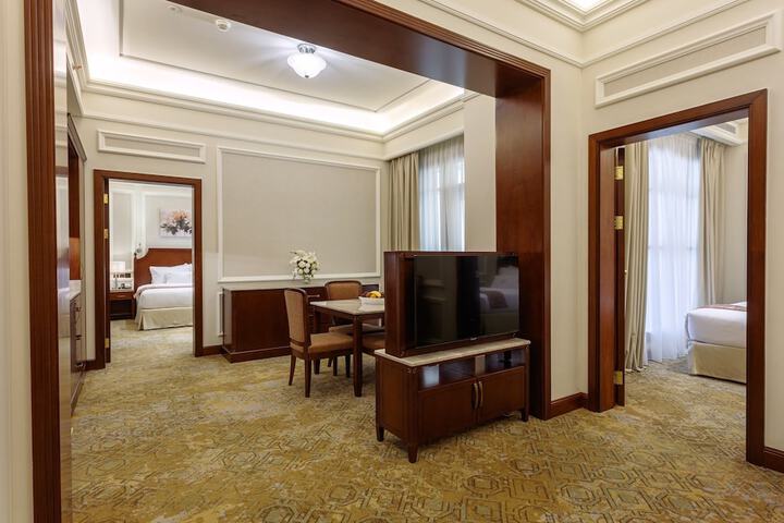 Room 41 of 100