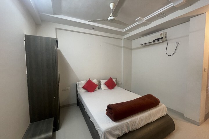 Room 17 of 24