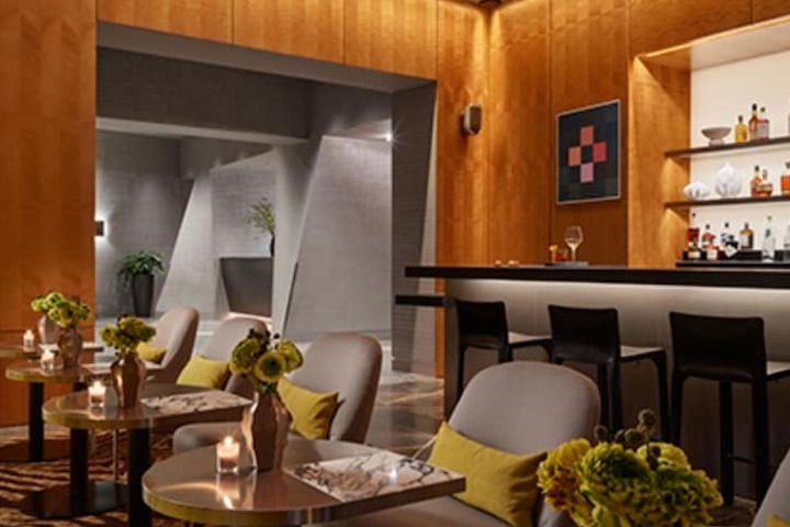 Lounge 104 of 120