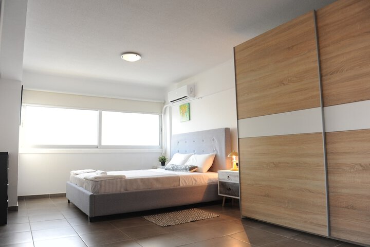Room 28 of 84