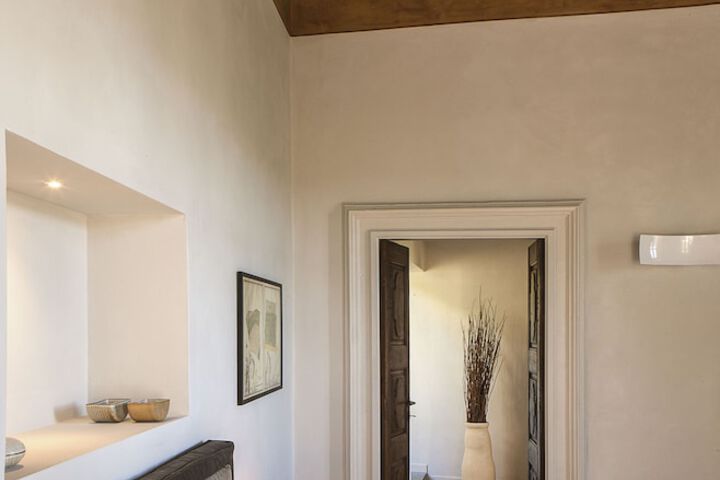 Room 2 of 67