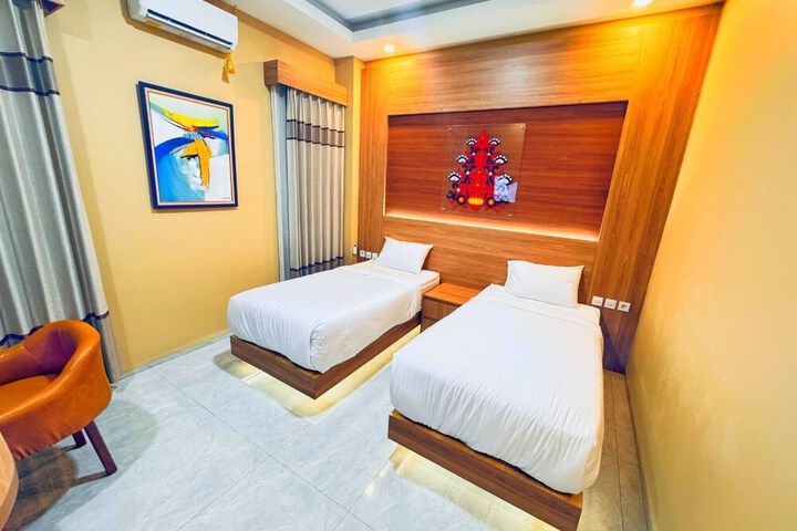 Room 3 of 18