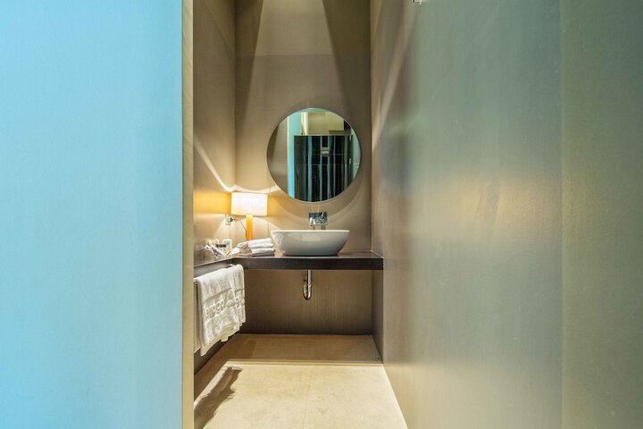 Room 53 of 94