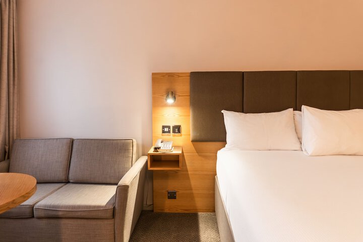 Room 44 of 190