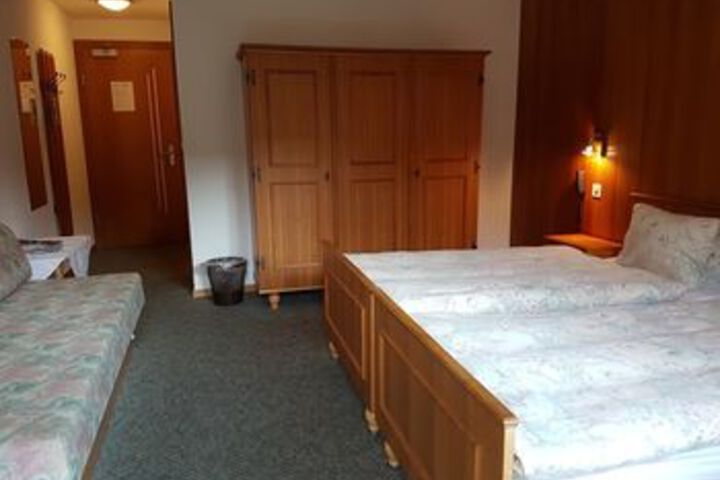 Room 33 of 41