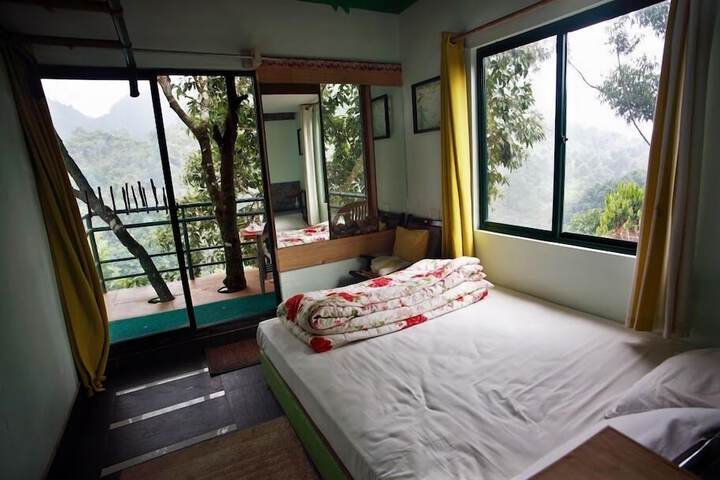 Room 6 of 33