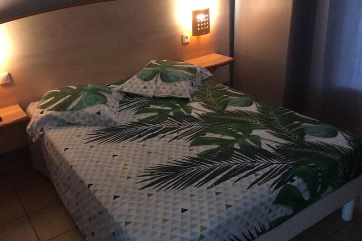Room 4 of 7