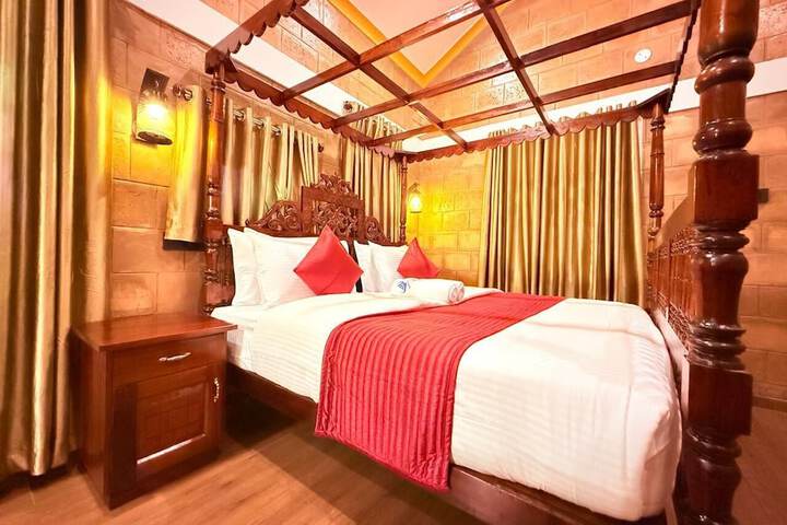 Room 4 of 33