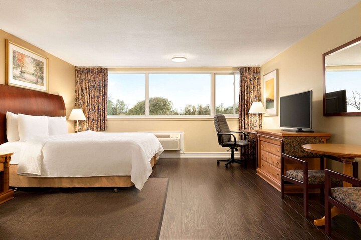 Room 9 of 29