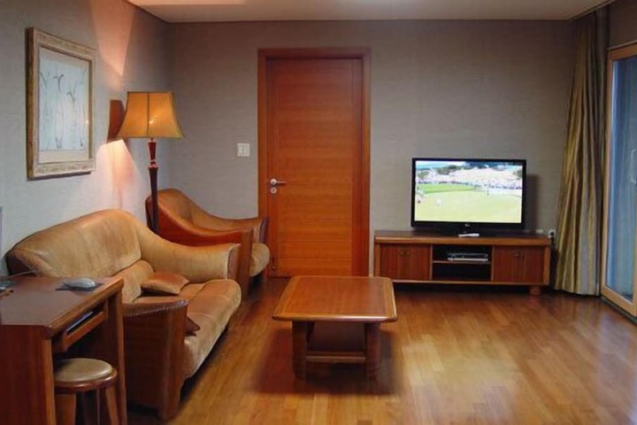 Room 21 of 49