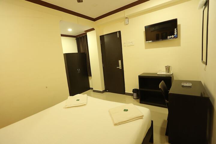 Room 12 of 32